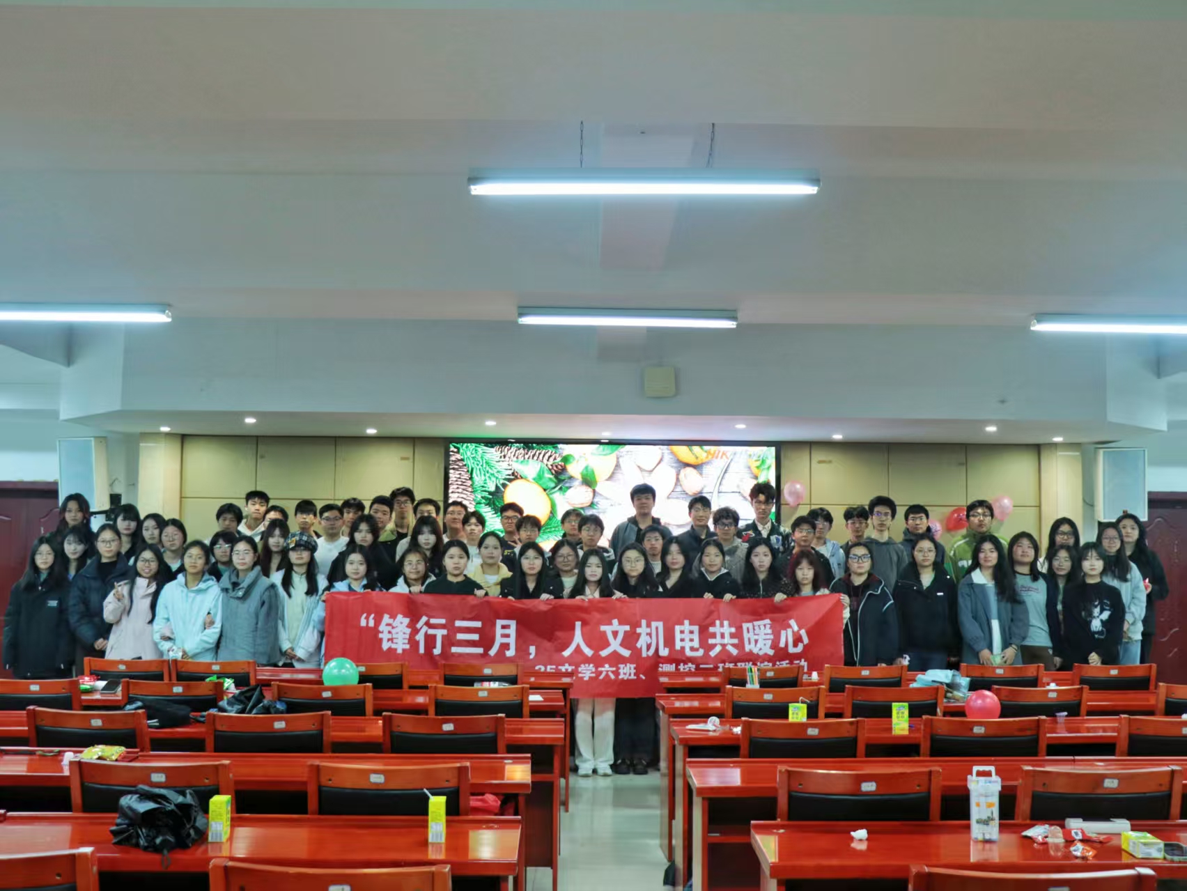 eb5aad9c7f5e4d78a9b61b0417cc161e.jpg